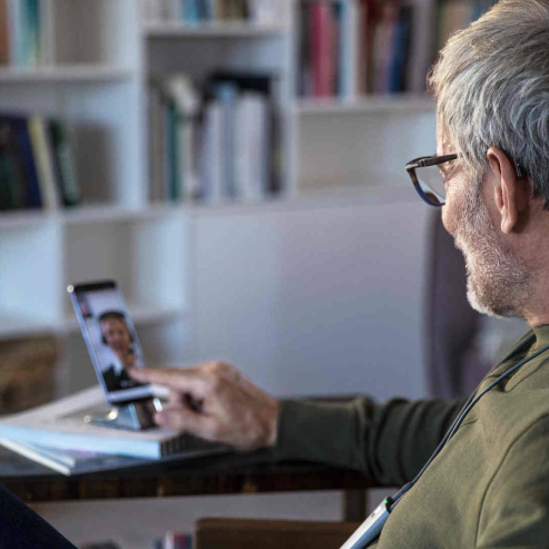 Høreapparater på abonnement med fri service og fustering inkluderet