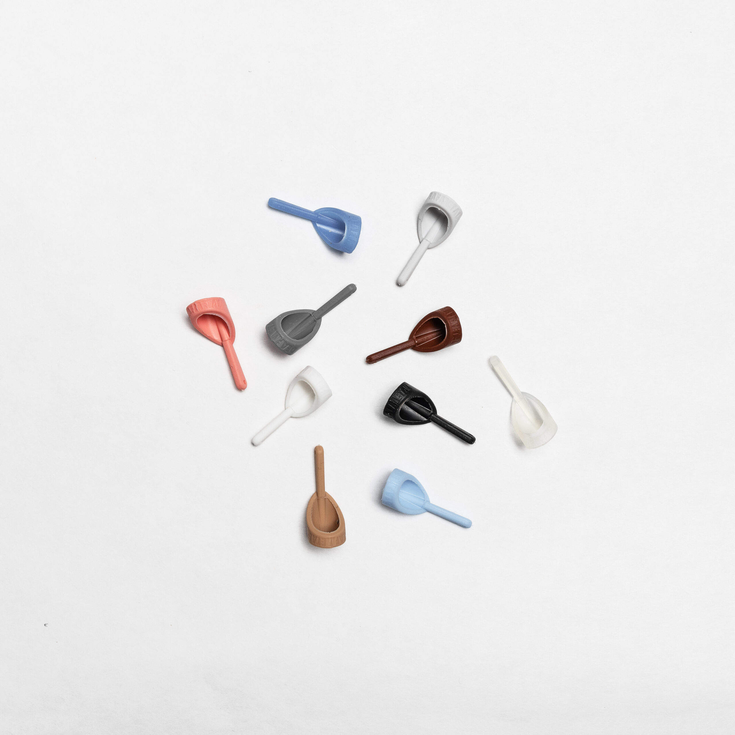 DEAFMETAL Holder til høreapparatsmykker