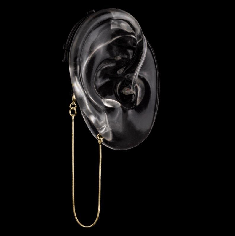 Vedhæng som høreapparatsmykke