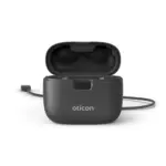 Åben Oticon SmartCharger miniRITE uden høreapparater med ladekabel