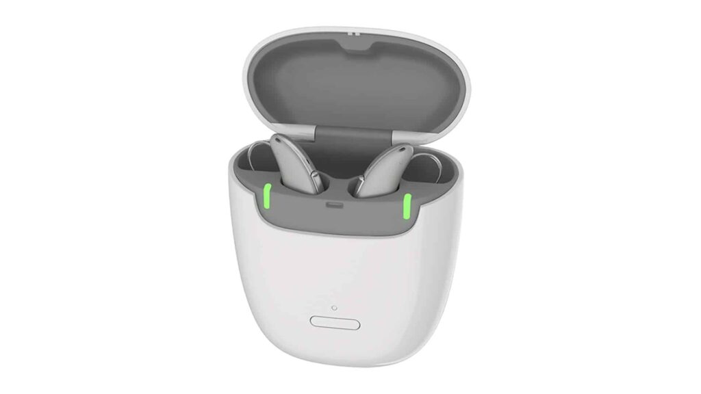Signia Portable Charger RIC med åbent låg og to høreapparater