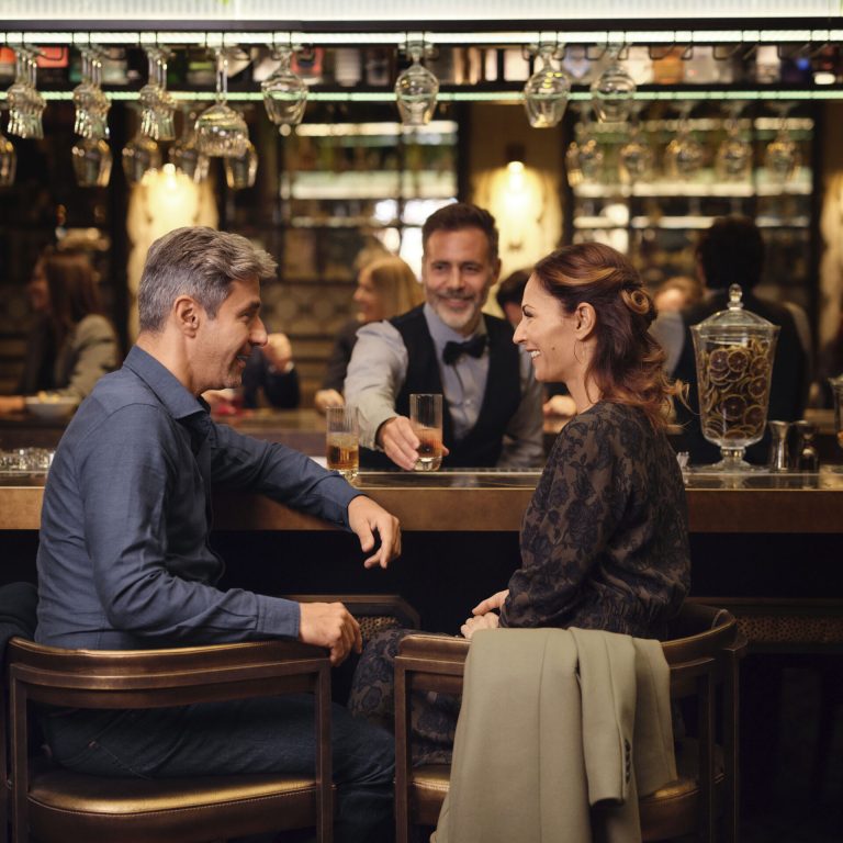 Oticon_Real_Couple_Sitting_In_Lounge_JBS_2084__300dpi_(C)_Oticon